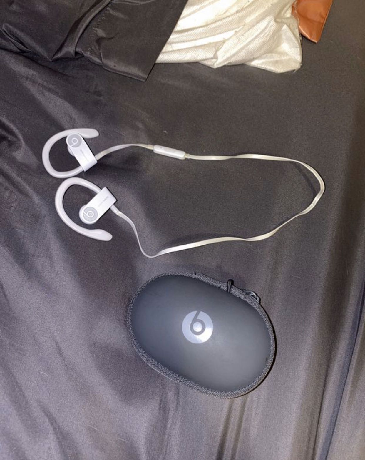 White Powerbeats 3 headphones with original zip case