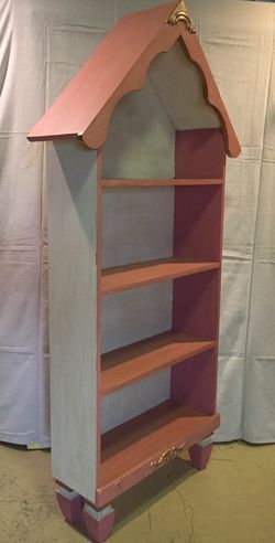 Kid's decorative shelving unit