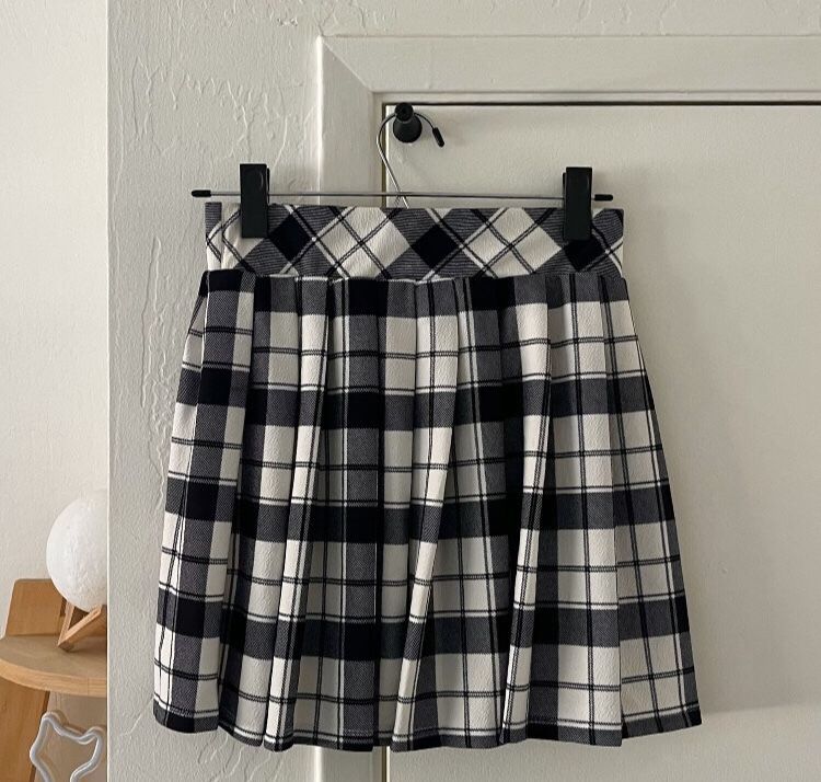 black and white plaid pleated skirt