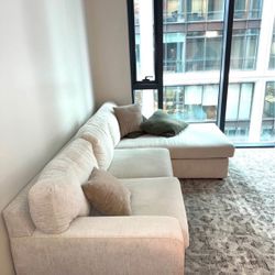Modern Cream Sectional Sofa – Like New!