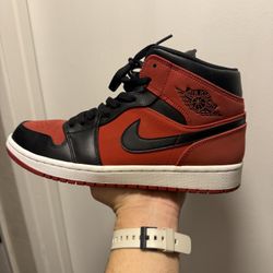 Jordan 1 Mid