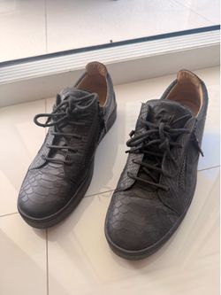 Giuseppe Zanotti Black Snakeskin Lace-Up Sneakers with Side Zipper Size 41 – Excellent Condition