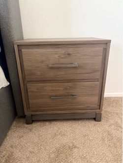Hendricks Grey 2-Drawer Nightstand