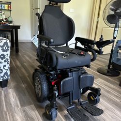Quantum J4E power wheelchair w/ lift & tilt