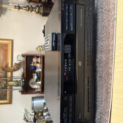 Sony CDP-C535 5 Disc CD Player Exchanger Hybrid Pulse D A Converter With Remote. Tested. Working great. Made in Japan 