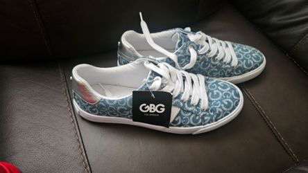 Womens tennis shoes