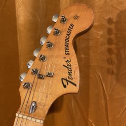 Vintage 1974 Fender Stratocaster Electric Guitar~Made In USA~w/Fender Custom Shop case and Vintage 60s Strap