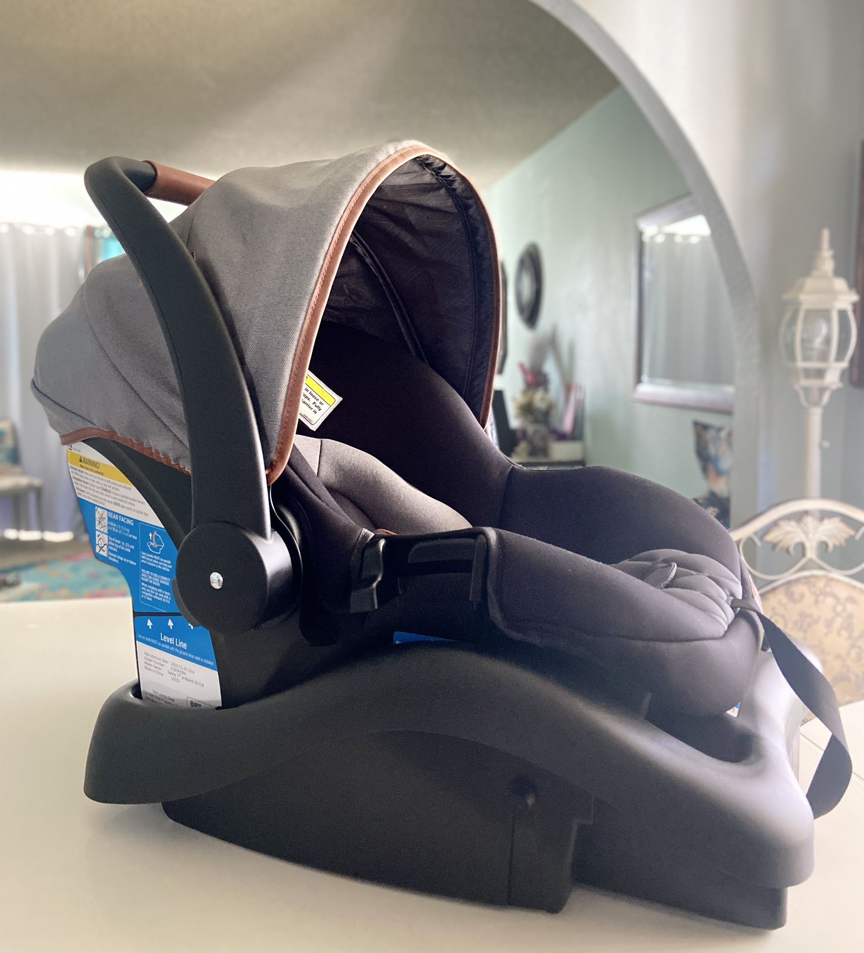 CAR SEAT ❤️💥🎈Infant and up to 35 lbs Baby Safety First Car Seat ♥️