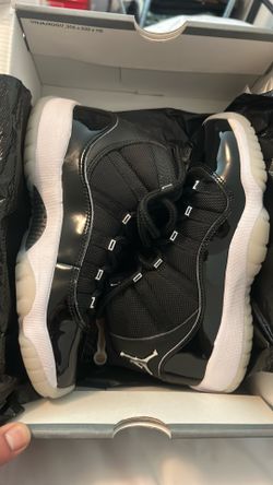 Jordan’s retro 11 new !!! Size 5y