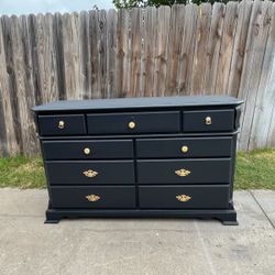 63”W x 21”D x 39H Cajonera
