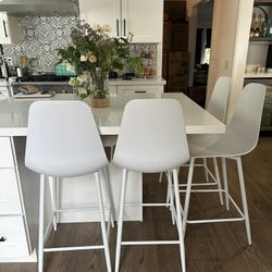4 Article Svelti bar stools 