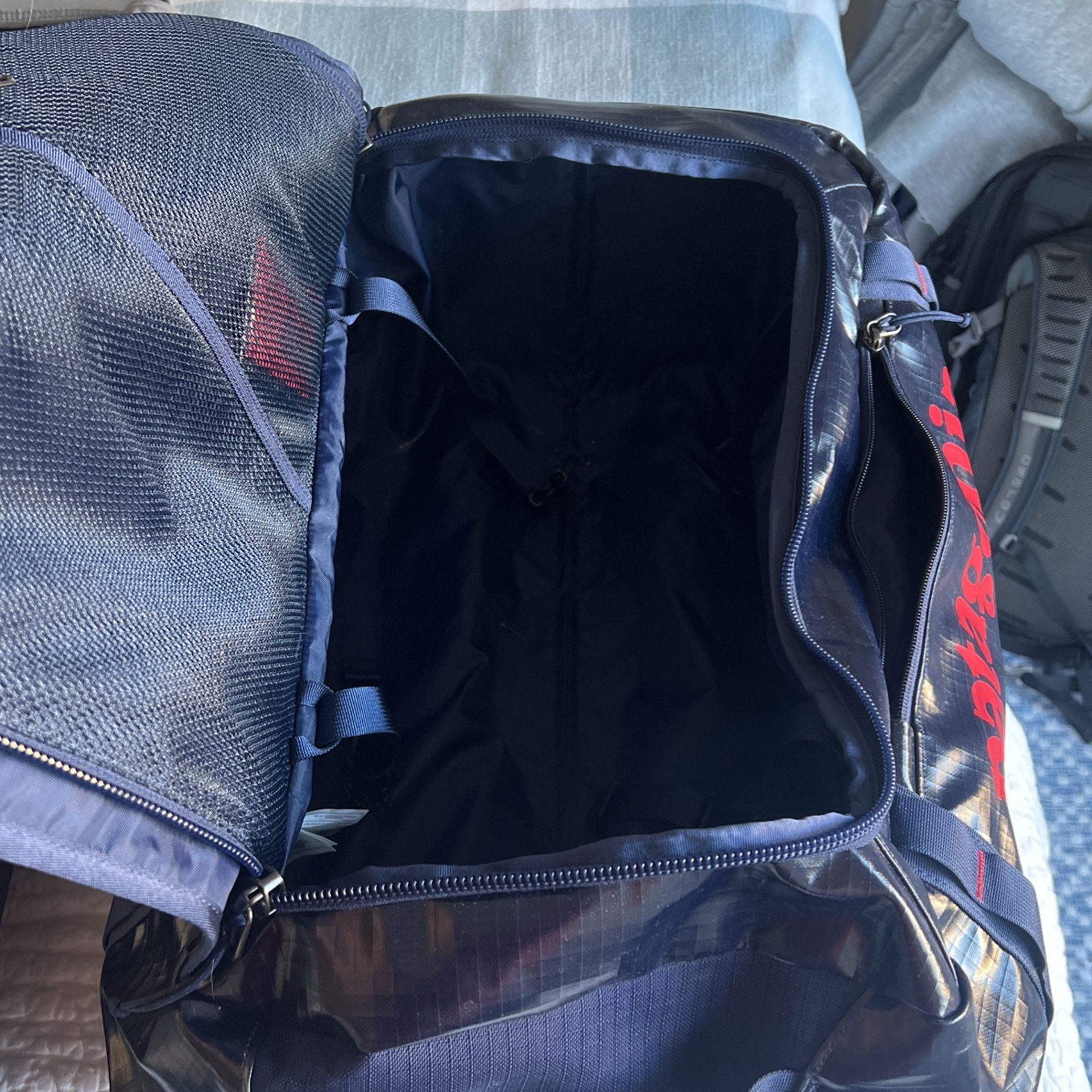 Patagonia black hole duffel bag (40L)