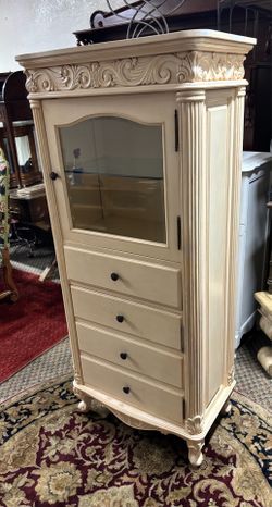 Vertical storage cabinet