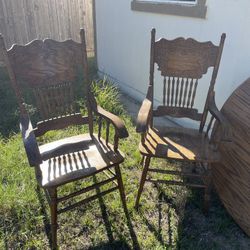 Solid Oak Round Table