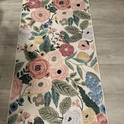 Floral pattern carpet