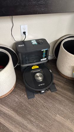 Shark PowerDetect 2-in-1 Robot Vacuum with Base
