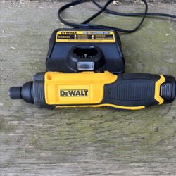 Dewalt Cordless Screwdriver 8v w/ Charger