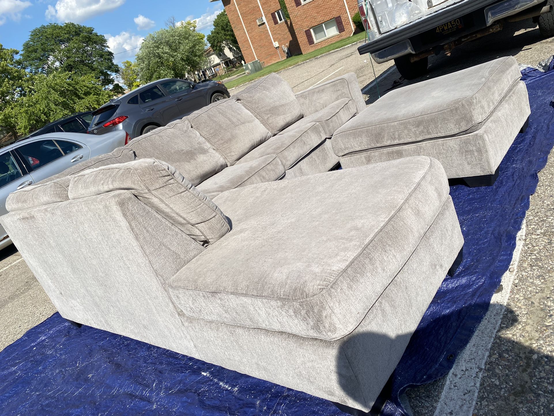 LARGE GREY MODERN DAY SECTIONAL With Ottoman