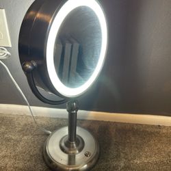Vanity Magnifying Mirror with Light – $15