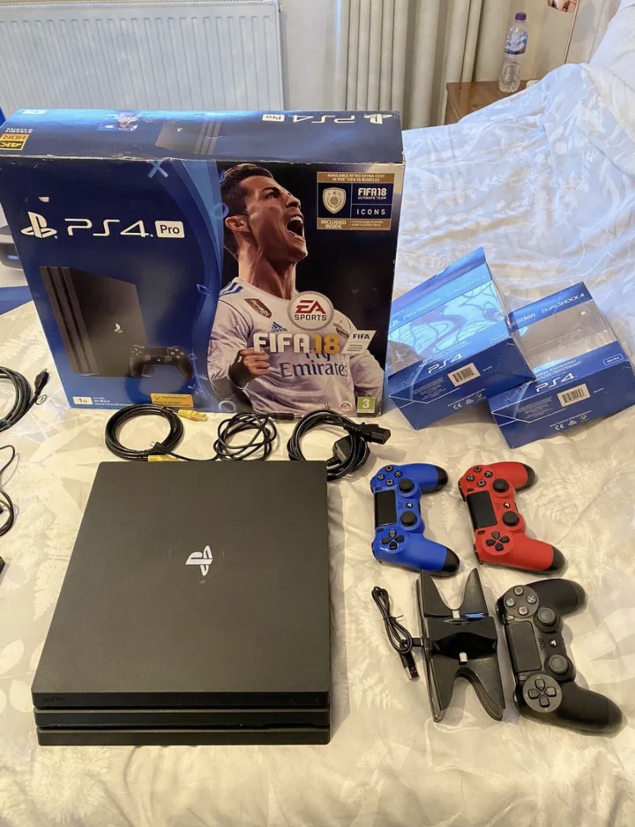 Sony PS4 PRO 1TB Console plus VR Bundle, 2 extra controllers and 10 Games!!!
