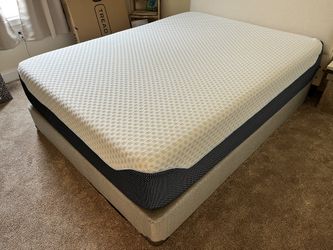 Queen Mattress W/ Box spring 