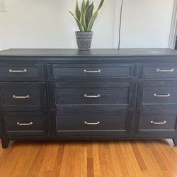 POTTERY BARN 9-Drawer Wide Dresser, Weathered Navy for Sale in Seal Beach, CA - OfferUp POTTERY BARN 9-Drawer Wide Dresser, Weathered Navy for Sale in Seal Beach, CA - OfferUp