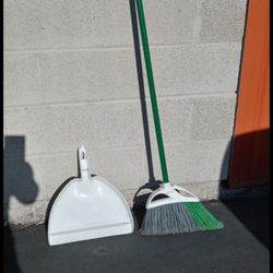 Libman Broom And Dustpan Rainbow/Charleston Cash Only Pick up Between 1:00-5:30 Read Description 