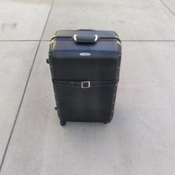 RARE Samsonite Black Label 30" Trunk  Luggage Bag 4 Wheels "NEEDS REPAIR"

Measurements are

30" x 18" x 12"

