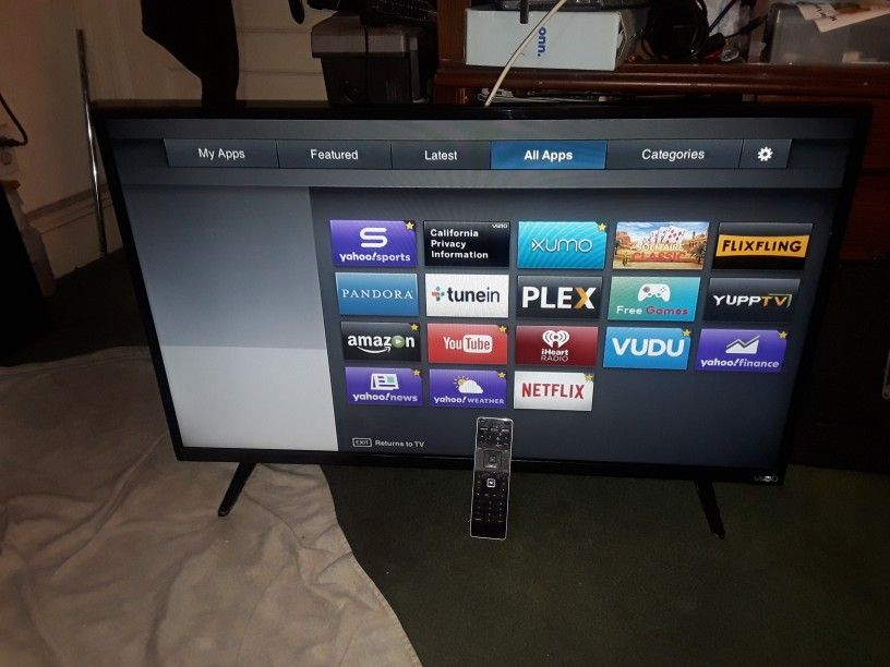 VIZIO Smart TV 40" Inch Series 39 Class 720p  LED HDTV Model:  D39h-DO  Remote Control Included 