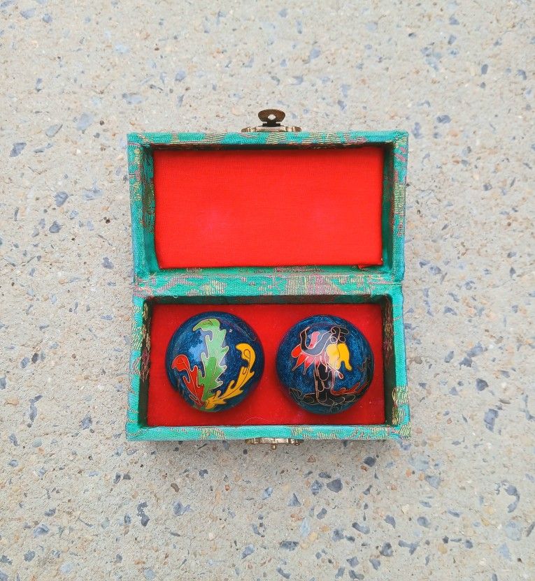 Vintage Dacige Boading/Chime Balls