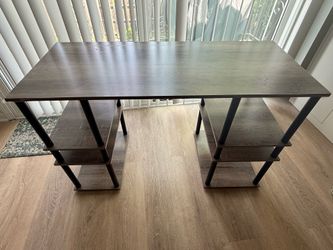 Desk / Escritorio