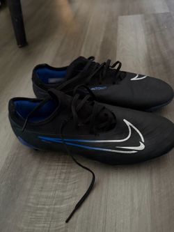 Nike Phantom Soccer Cleats