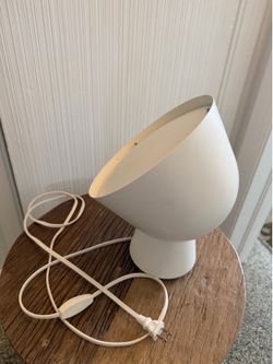 Modern White Table Lamp – Minimalist Contemporary Design