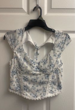 Brand new white & blue floral crop top size L Juniors