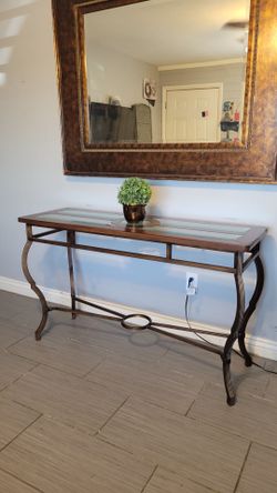 NICE ENTRY/ SOFA TABLE