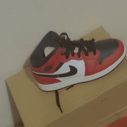 Size 4.5 - Jordan 1 Mid Chicago Black Toe 2020