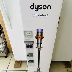 Dyson V15 Detect Cordless Stick Vacuum BRAND NEW! 