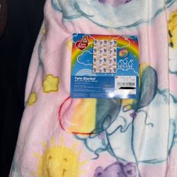 Brand New TWIN care Bears Blanket 🌈
