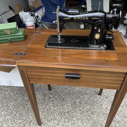 Singer sewing Machine Antique 