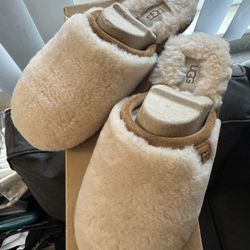 UGG slippers 7w
