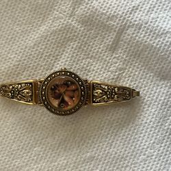 vintage Seiko SII Raphael Cherub watch features a gold-toned stretch band