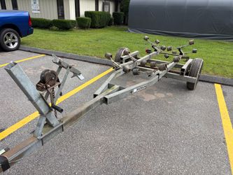 Shoreline adjustable boat trailer