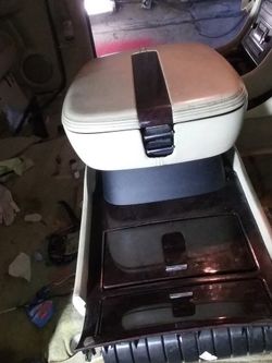08 Escalade center console