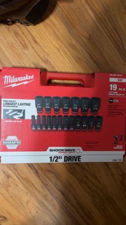 Milwaukeeww 1/2 drive impact socket kit