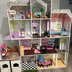 Used Barbie house all accessories included