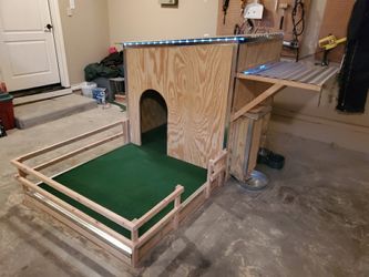 EXTRA LARGE HEAVY DUTY DOG HOUSE