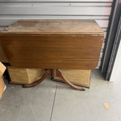 Vintage Drop leaf Claw Foot Table 
