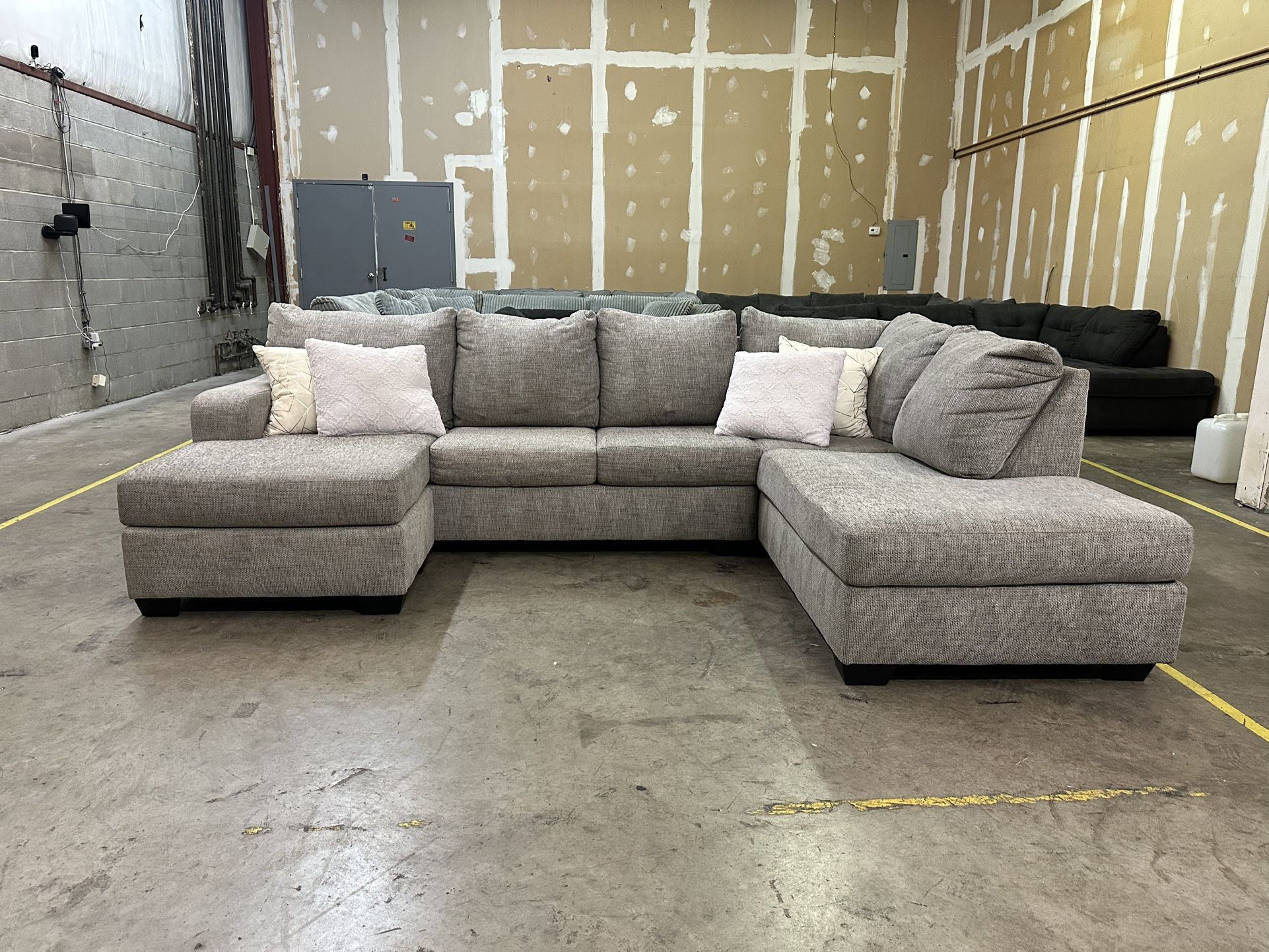 Sectional Sofa Couch With Chaise U-Shaped *DELIVERY!!*