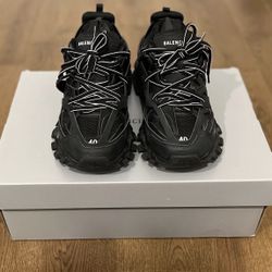 brand new balenciaga tracks