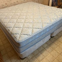 CAN DELIVER!! King Size Bed. Bet Comfortable Mattress! NO smoke NO pets 